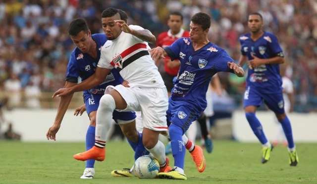 S&atilde;o Paulo e Flamengo avan&ccedil;am e Santos &eacute; eliminado da Copinha