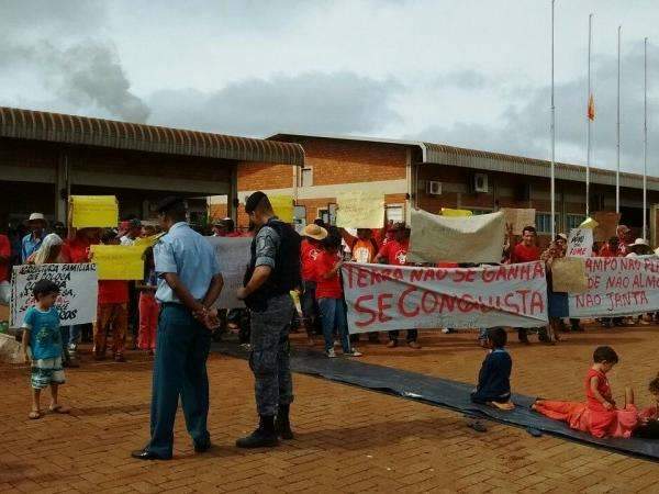 Sem-terra mant&ecirc;m protesto e usina de Bumlai vai &agrave; Justi&ccedil;a para despejo