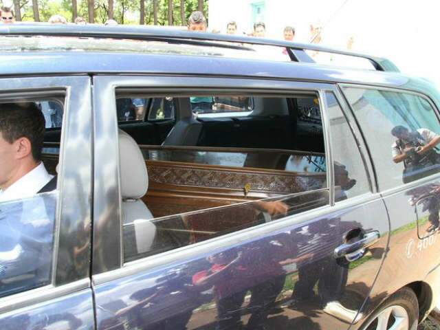  Corpo do ex-jogador S&oacute;crates &eacute; velado em Ribeir&atilde;o Preto (SP)