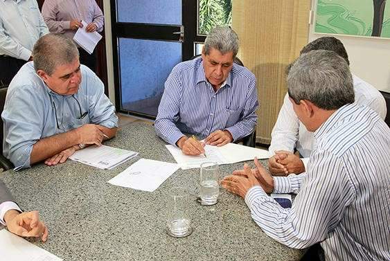 Governador destaca parceria com munic&iacute;pios no setor habitacional