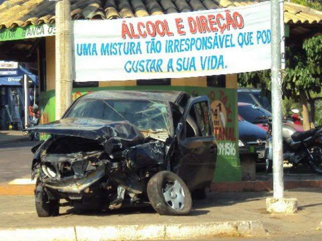  Com objetivo de conscientizar popula&ccedil;&atilde;o, ve&iacute;culos destru&iacute;dos s&atilde;o espalhados por Coxim