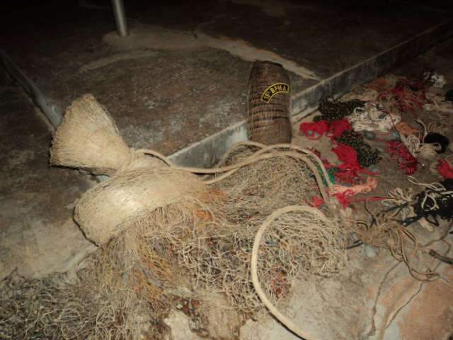  Com tarrafa e anz&oacute;is de galho, pescador &eacute; preso e recebe multa de R$ 2 mil