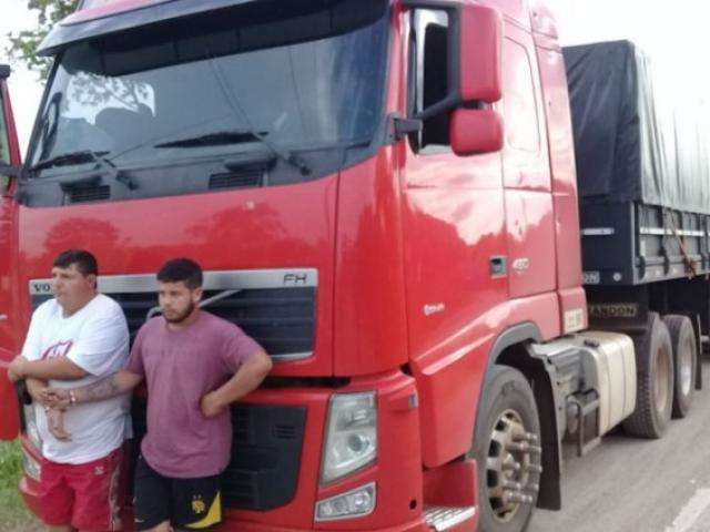 Tr&ecirc;s s&atilde;o presos a 2 km da fronteira com a Bol&iacute;via com carreta roubada 