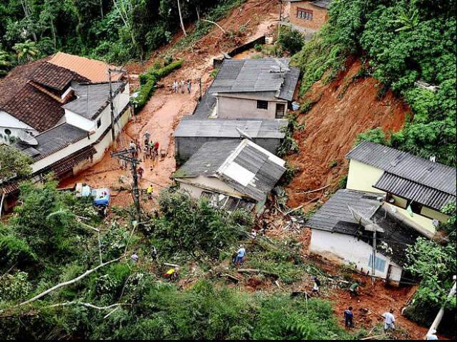  Esquadr&atilde;o Pelicano trabalha na trag&eacute;dia do RJ; j&aacute; s&atilde;o 608 mortos