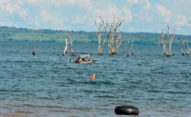 Policiais resgatam cinco ap&oacute;s vendaval em lago da usina S&eacute;rgio Motta