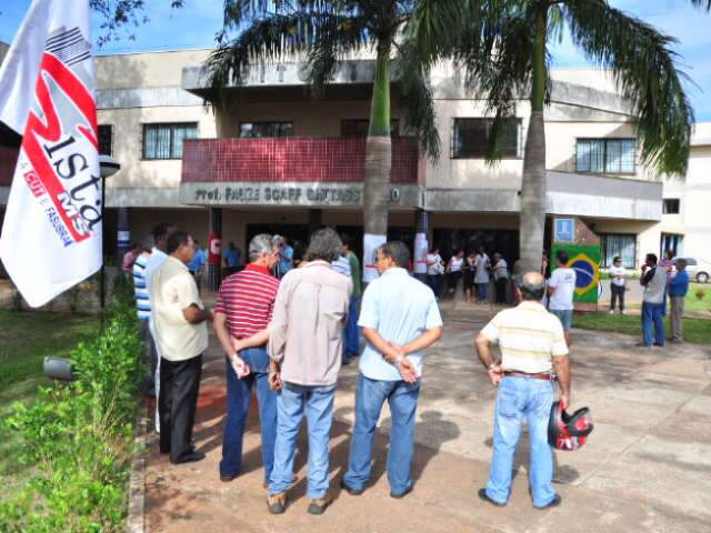  Servidores protestam contra projeto que acaba com concursos no HU