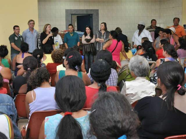  Prefeitura de Dourados entrega 1,5 mil cobertores feitos de garrafas PET