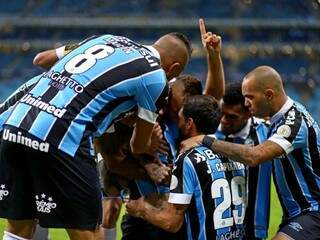 Jogadores do Grêmio comemoram gol da vitória sobre o Galo (Foto: Divulgação)