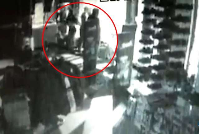 C&acirc;meras flagram jovens invadindo loja e furtando produtos no Centro 