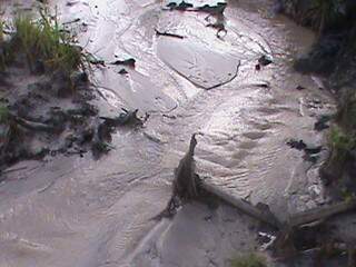 Erosão provocou assoreamento em cursos d&#039;água na fazenda. (Foto: Divulgação/PMA)