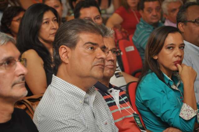 Debate da Fetems n&atilde;o atrai p&uacute;blico e afasta principais candidatos