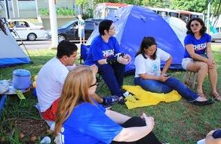 Grupo está acampado em canteiro central da Avenida Afonso Pena (Foto: Marina Pacheco)