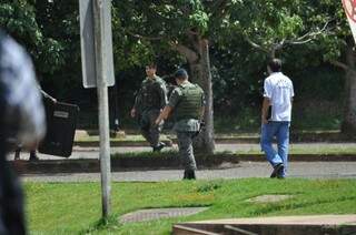 Perícia da Polícia Civil foi acionada. O Bope e o BPChoque também estão no local (Foto: Marcelo Calazans)