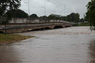 Nível do rio Taquari já preocupa moradores de Coxim. (Foto: PC de Souza/ Edição de Notícias)
