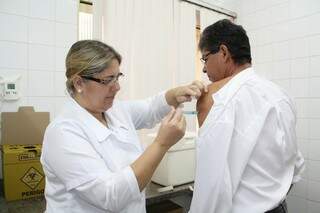 Ramon foi até o posto agora que a vacina está disponível para todos (Foto: Marcos Ermínio)