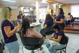 Equipe do BeG Hair atende com qualidade e carinho a cada cliente que passa pelo local (Foto: Marcos Ermínio)