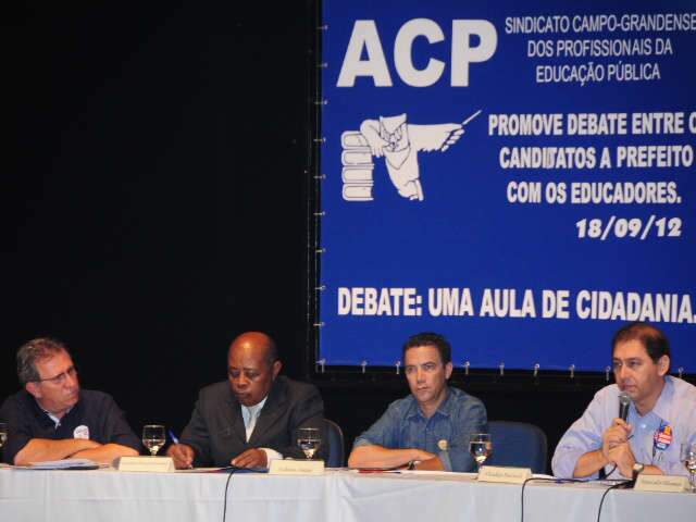  Elei&ccedil;&atilde;o para diretor e novas escolas em tempo integral dominam debate