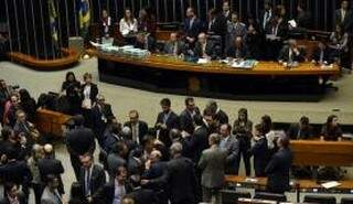 Deputados começaram a discutir processo de afastamento nesta sexta-feira (15). (Foto: Agência Brasil)