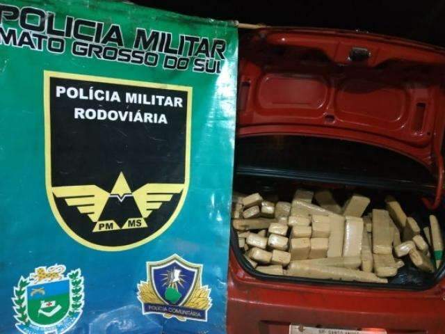 Condutor foge e abandona ve&iacute;culo com 204 kg de maconha no interior