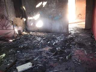 Lei do sil&ecirc;ncio impera entre vizinhos de casa onde v&iacute;tima foi esquartejada
