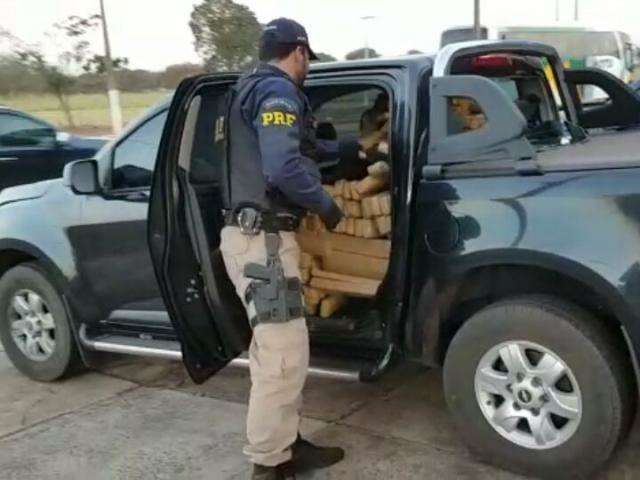 Traficante quase atropela policial, mas &eacute; preso com 1,4 tonelada de maconha