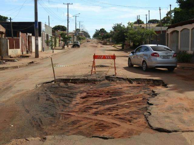 Ap&oacute;s 23 dias, ruas destru&iacute;das pela chuva continuam intransit&aacute;veis 