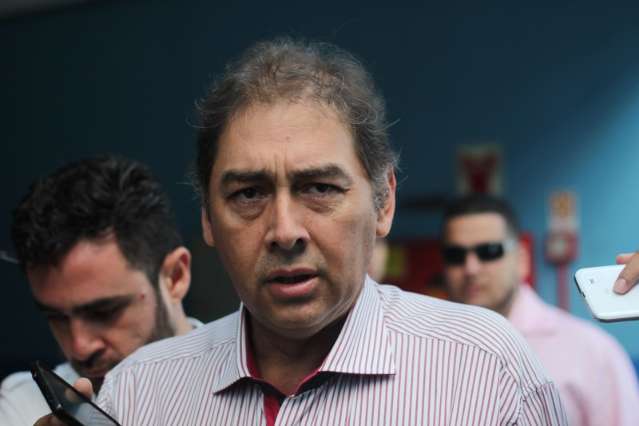 Prefeito exonera mais 7 e sobe para 54 n&uacute;mero de diretores de escola demitidos 
