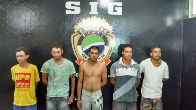 Pol&iacute;cia prende oito e procura outros quatro por assaltos a resid&ecirc;ncias