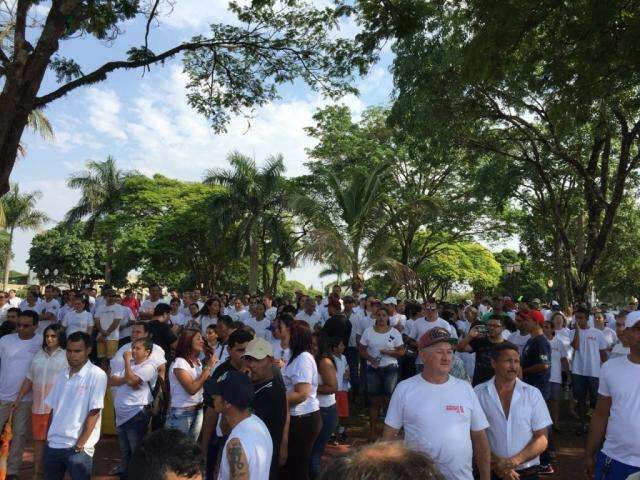 Funcion&aacute;rios da JBS fazem protestos em pelo menos 5 cidades do interior