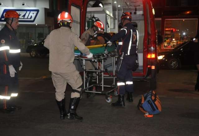 Passageira &eacute; arremessada de motocicleta e morre em acidente envolvendo carro