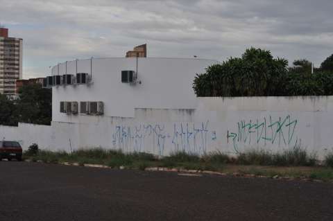 Juiz proíbe "Grafite Legal" contra pichação para manter escola histórica