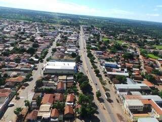 Vista aérea de Água Clara, município onde 9 partidos deixaram de prestar contas referentes a 2018 à Justiça Eleitoral. (Foto: Perfil News/Reprodução)