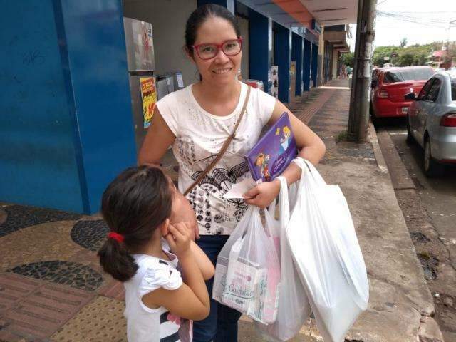 Com dinheiro no bolso, consumidor lota Centro, mas pesquisa pre&ccedil;os