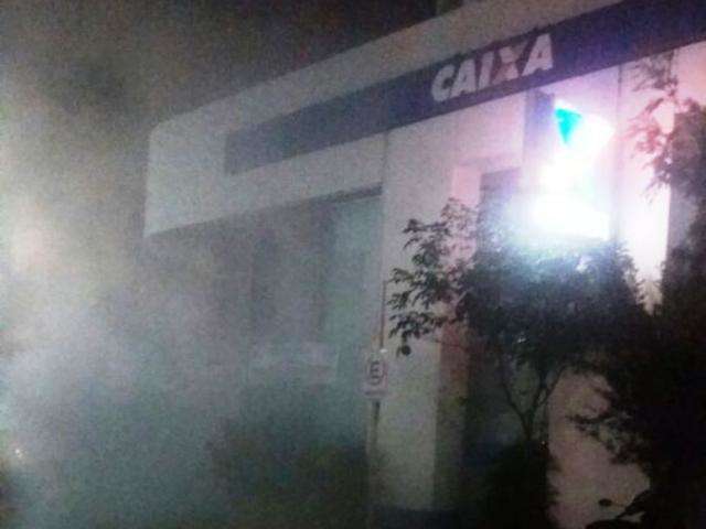 Banco &eacute; tomado por fuma&ccedil;a em teste de seguran&ccedil;a e assusta moradores