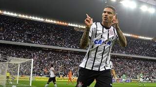 Com a Arena de Itaquera lotada, Paolo Guerrero fez três gols na goleada do Corinthians (Foto: Site do Corinthians)