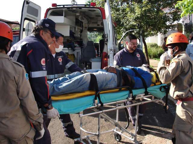  Homem &eacute; atingido por tiro no rosto em obra na Vila C&eacute;lia 
