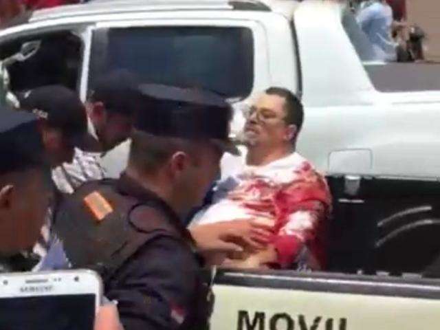 Pistoleiros fuzilam Ranger blindada e atingem brasileiro na fronteira