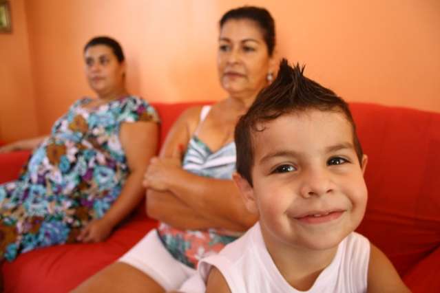 Sem creche nas f&eacute;rias, m&atilde;es deixam empregos ou se socorrem nas av&oacute;s