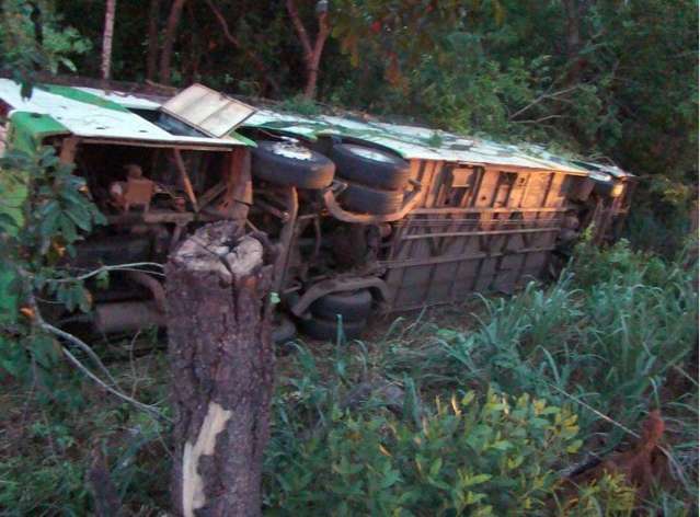&Ocirc;nibus, que tombou, levava sacoleiros de Cuiab&aacute; para a Bol&iacute;via