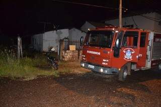 Fogo começou na cozinha, e Bombeiros conseguiu conter antes de se alastrar pela casa (Foto: Nyelder Rodrigues)