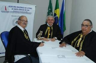 Guimarães Rocha: presidente (centro); José Resina Fernandes Junior: relações públicas (esquerda) e João Pedro Santana Pereira; secretário-adjunto (direita). (Foto: Adelaido dos Anjos)