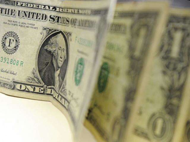 D&oacute;lar encerra quarta em alta de 1,24%, vendido a R$ 3,74