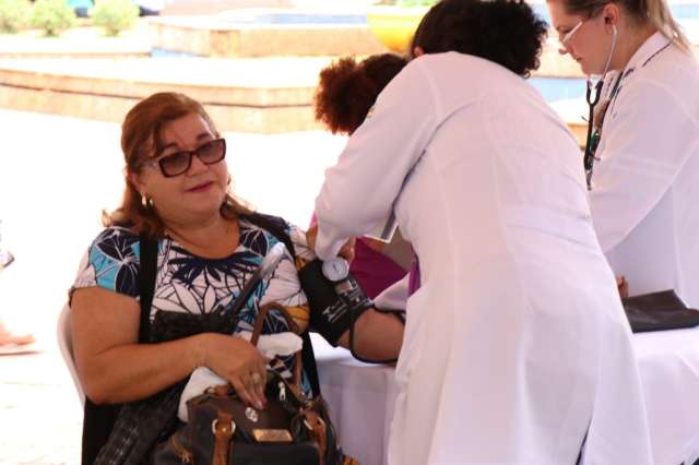 Doen&ccedil;as renais s&atilde;o silenciosas, alerta m&eacute;dico em a&ccedil;&atilde;o na Pra&ccedil;a Ary Coelho