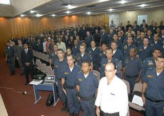 Policiais do 9º BPM no auditório da OAB-MS. (Foto: Divulgação)
