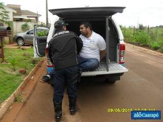 Traficante foi preso em flagrante com camionete lotada de droga. (Foto: Aló Caarapó)