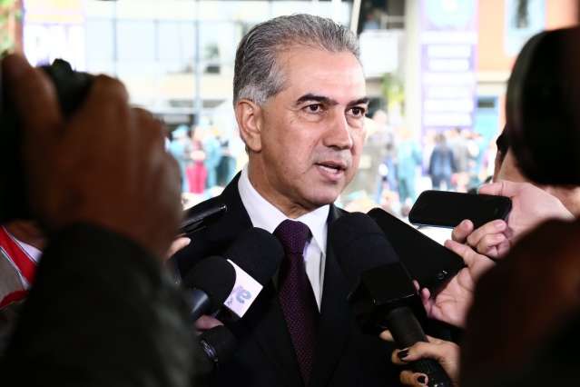 Trabalhar mesmo em tempo de crise &eacute; segredo da popularidade, diz Reinaldo