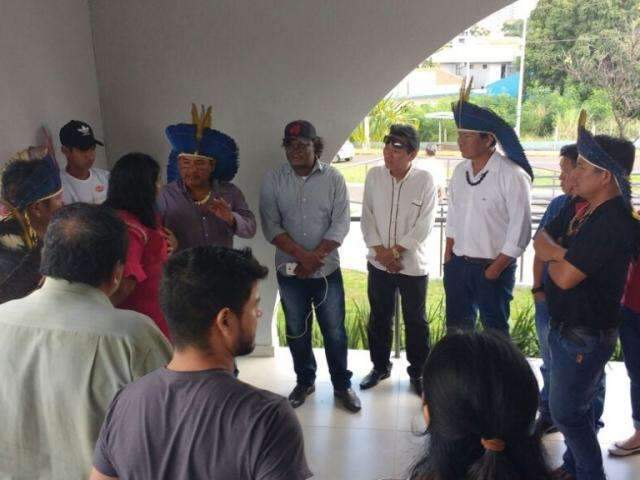 &Iacute;ndios protestam na C&acirc;mara depois de fala pol&ecirc;mica de vereador