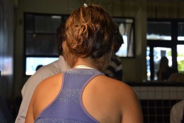 Pai entrega &agrave; Pol&iacute;cia filha de 14 anos que guardava droga em casa