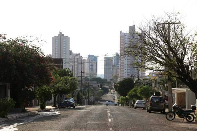 S&aacute;bado de tempo nublado com previs&atilde;o de pancadas de chuva