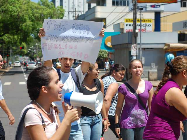  Estudantes fazem mais um protesto contra aumento da tarifa do &ocirc;nibus
